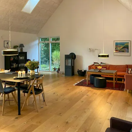 Architect-designed Retreat In Private Woods Dom wakacyjny