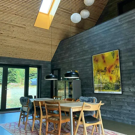 Architect-designed Retreat In Private Woods Tatil Evi Give