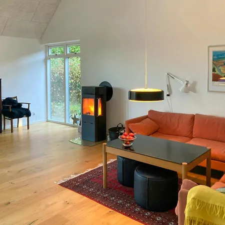 Architect-designed Retreat In Private Woods Tatil Evi Give