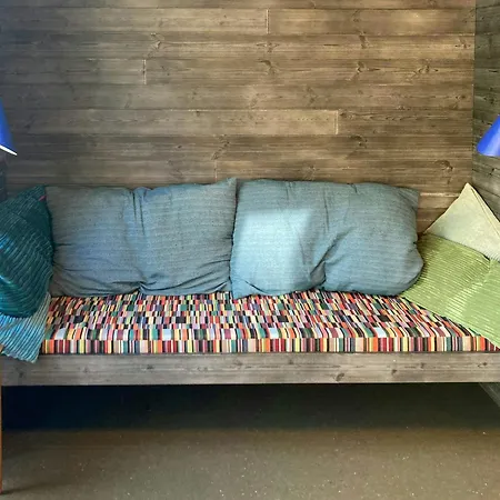 Architect-designed Retreat In Private Woods Dom wakacyjny