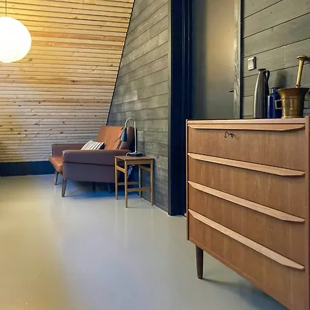 Architect-designed Retreat In Private Woods Tatil Evi Give