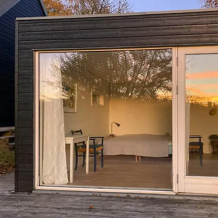 Architect-designed Retreat In Private Woods Holiday home *