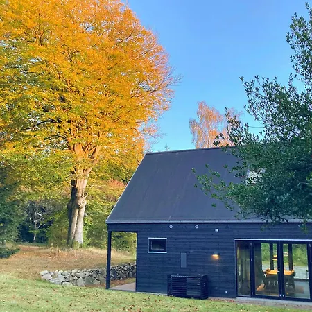 Сasa de vacaciones Architect-designed Retreat In Private Woods Give